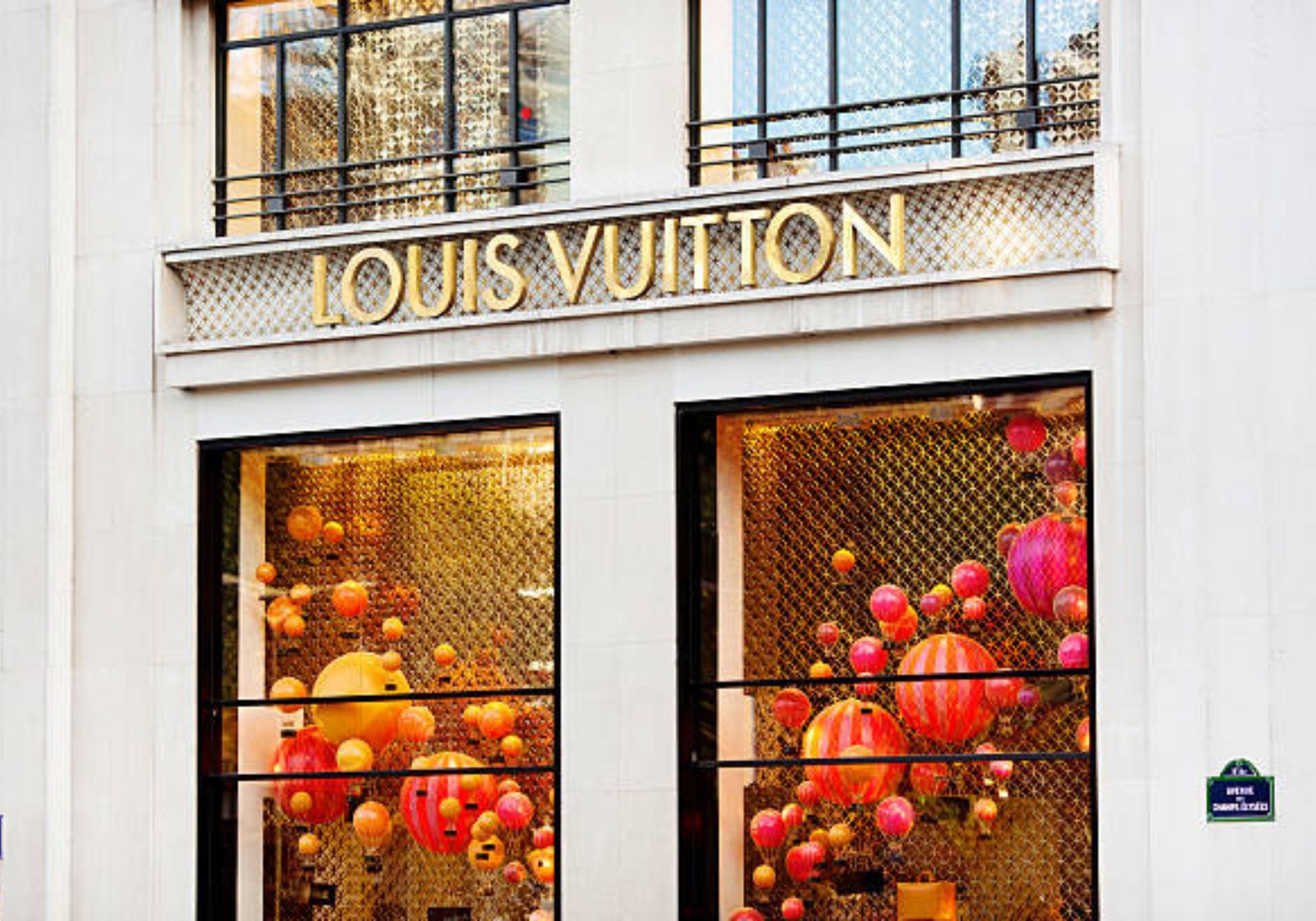 Louis Vuitton x Takashi Murakami : le collier Superflat une pièce d’exclusivité