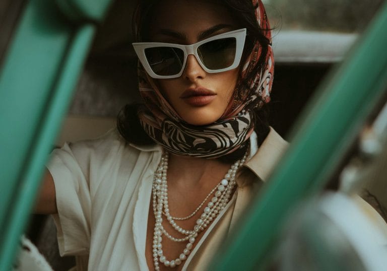 "Over-Accessorizing" : la tendance bijoux et mode qui révolutionne la Fashion Week 2025