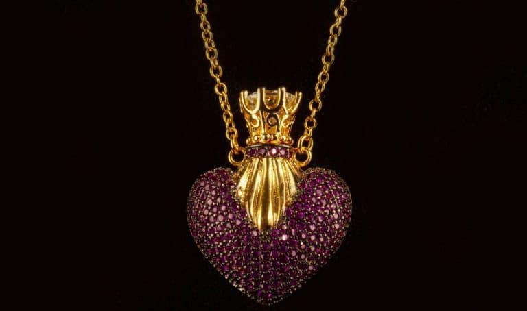 Bijoux parfumés printemps 2025 : la nouvelle tendance olfactive