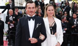 Festival de Cannes 2025 : découvrez les plus belles tenues de stars repérées sur le tapis rouge de la Croisette, entre haute couture, minimalisme et bijoux étincelants. Focus mode by Orzyla.