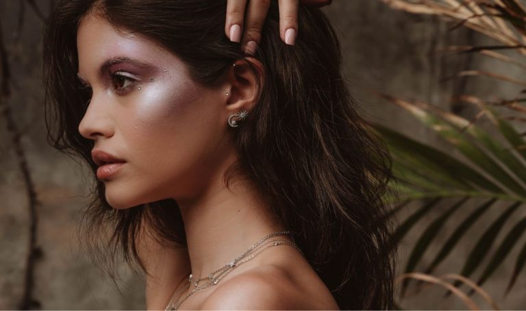 Le monde des bijoux est vaste et fascinant, mêlant histoire, créativité et savoir-faire technique. Parmi les nombreuses techniques artisanales, le bijoux montage occupe une place de choix pour ceux qui souhaitent personnaliser leurs accessoires et exprimer un style unique.