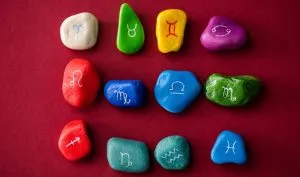 Quelle pierre de naissance porter en astrologie ?