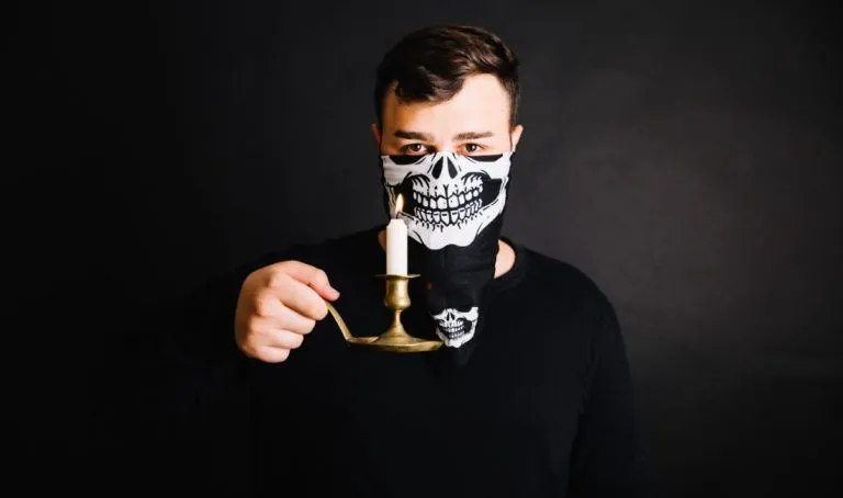 Vêtements et accessoires tête de mort : la sélection du moment