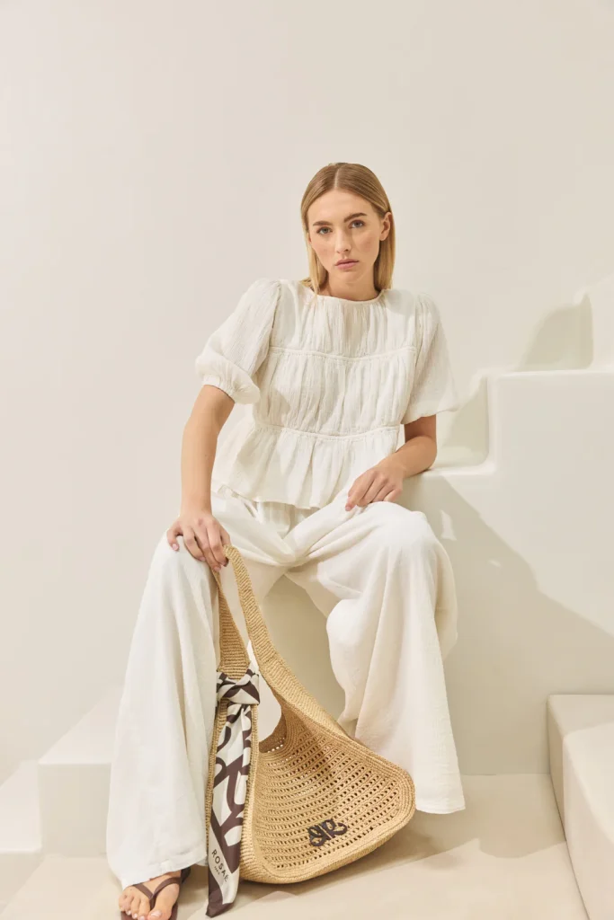 Alliance idéale entre allure chic et douceur de son tissu, le pantalon Le Nicolet est votre plus bel allié des chaudes journées d'été.