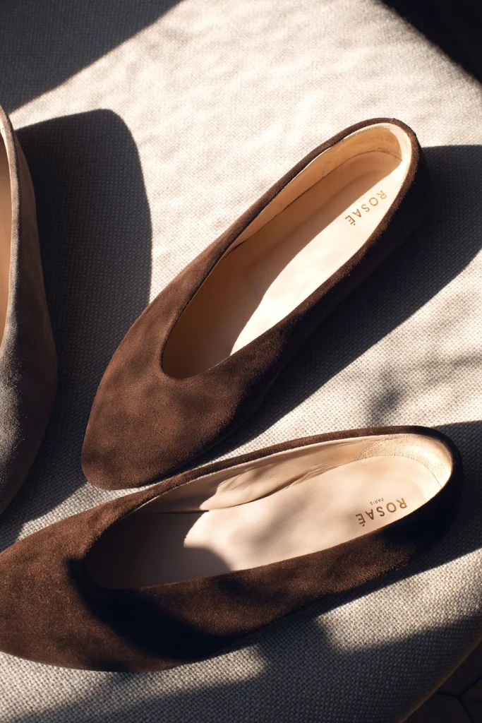 Intemporel absolu, la paire de ballerine est l'une de ces pièces dont on ne se lasse jamais, et que l'on adore porter années après années.
