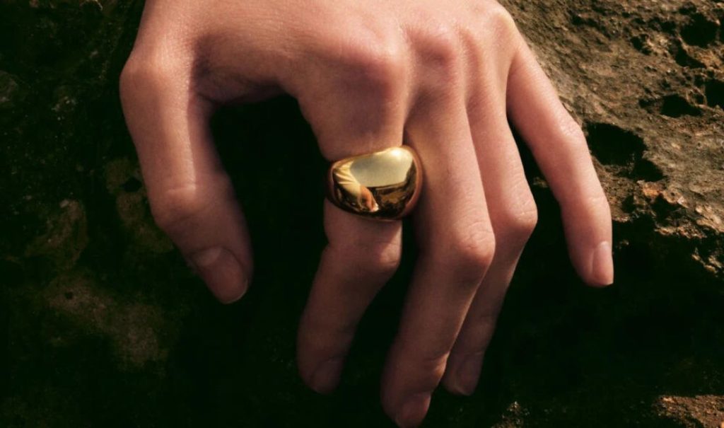 Bague boule large argent et doré de AGATHA 