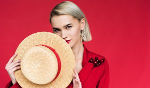 Cherry, Twistie et Désirée : trois broches chic et tendance en 2025 pour illuminer vos tenues que Orzyla vous à choisi, du bijou fruité au cœur doré intemporel.