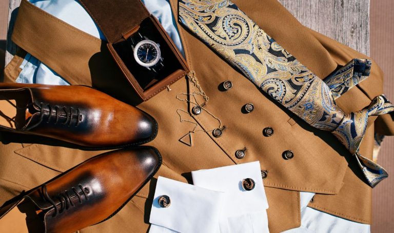 Apprenez à révéler votre style masculin avec The VOU, cabinet londonien de conseil en image. Analyses, palette de couleurs et pack complet pour un relooking sur mesure.