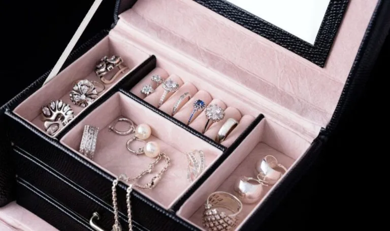 Top 5 des pièces incontournables d’une boîte à bijoux