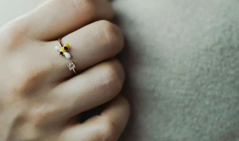 Bijoux fins ou bijoux statement : comment faire le bon choix selon l’occasion