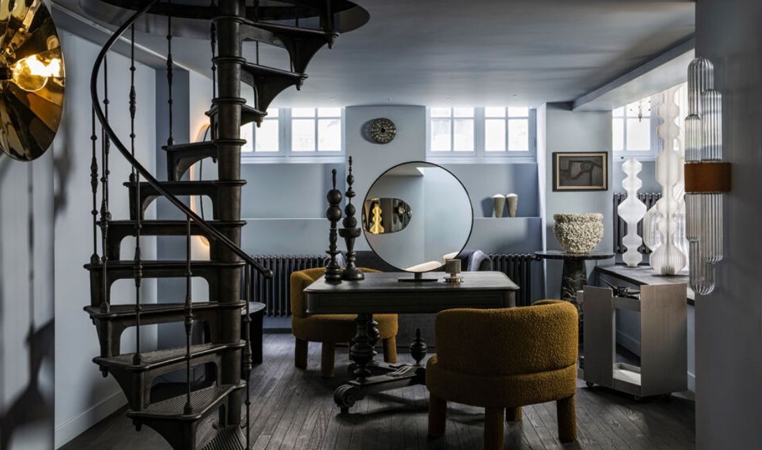 À Paris, Étienne Sekola redéfinit la coiffure avec une approche artistique centrée sur l’identité et la transformation.