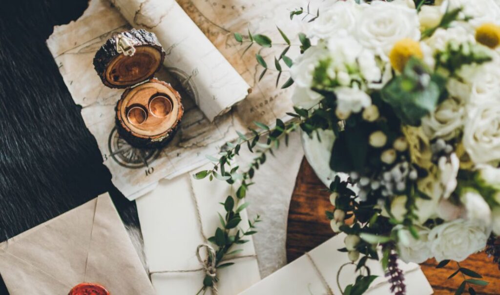 Découvrez les tendances mariage 2026-2027 : bijoux, robes, couleurs et inspirations. Entre minimalisme, luxe et personnalisation, décryptage complet.