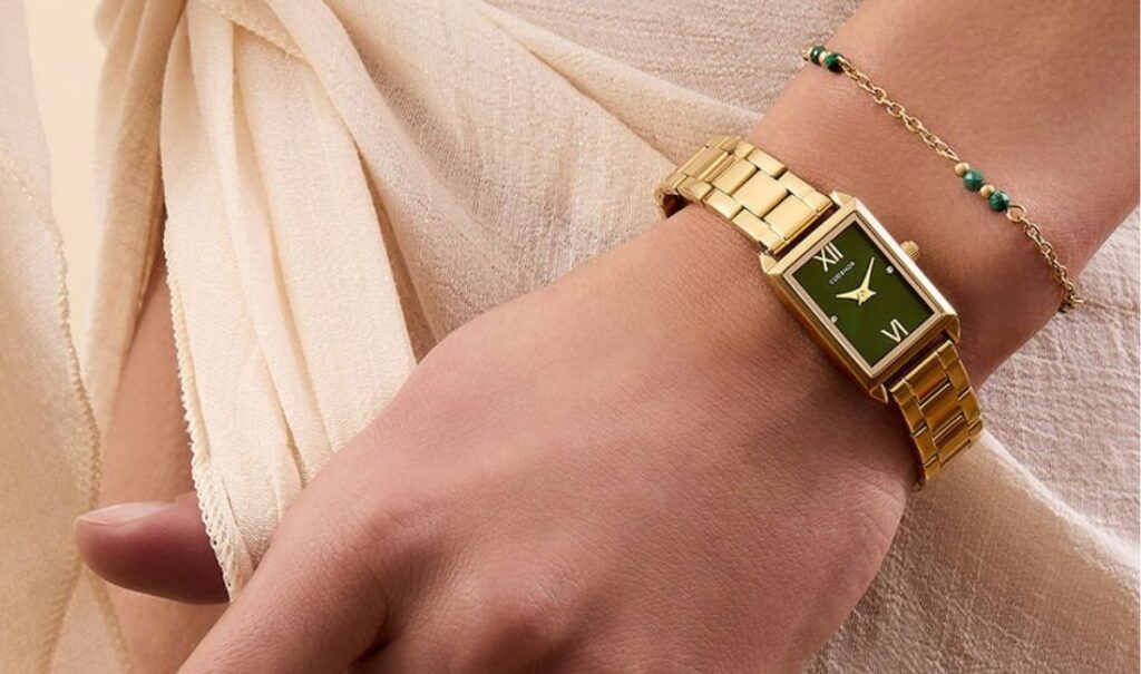 Coffret Montre Alliage Doré + Bijou Bracelet Jaune Et Malachites Vertes chez notre partenaire Histoire d'Or 79€